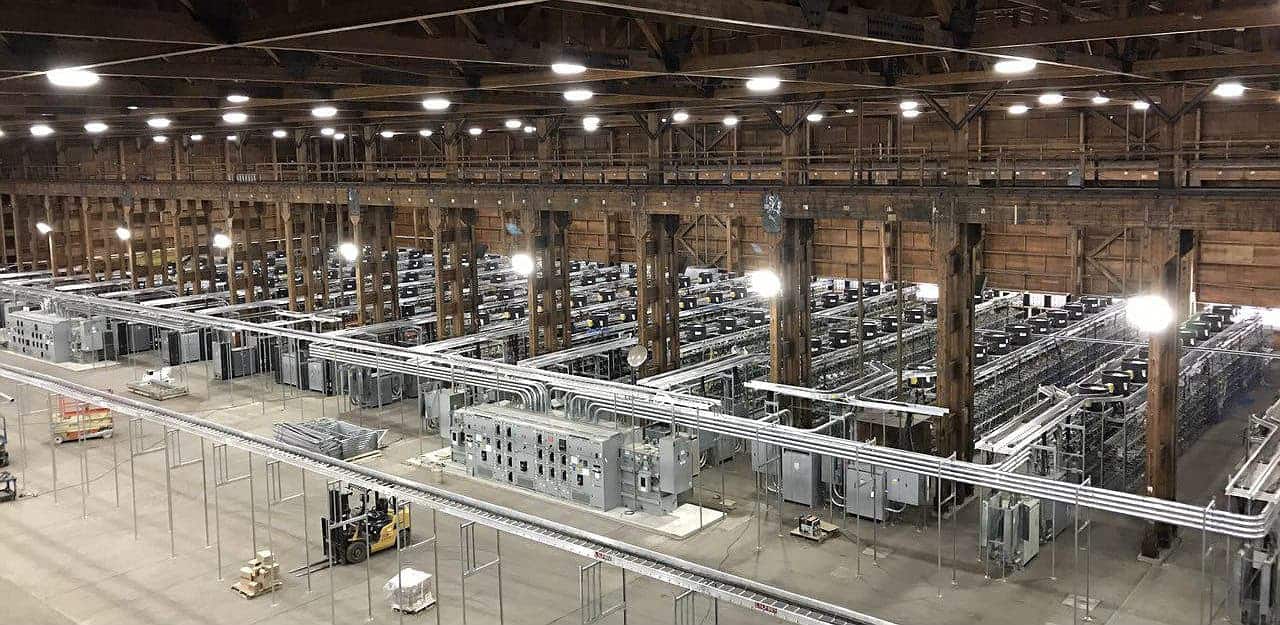 software-de-mineração-pool-nós Mineiros agrícolas todos eles executando um software de mineração que os torna um nó de mineração na rede Bitcoin